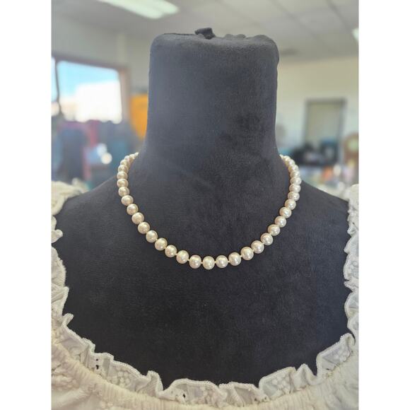 585 stamped (14k gold) and pearl necklace. 18 in length when unclasped. - Picture 3 of 6